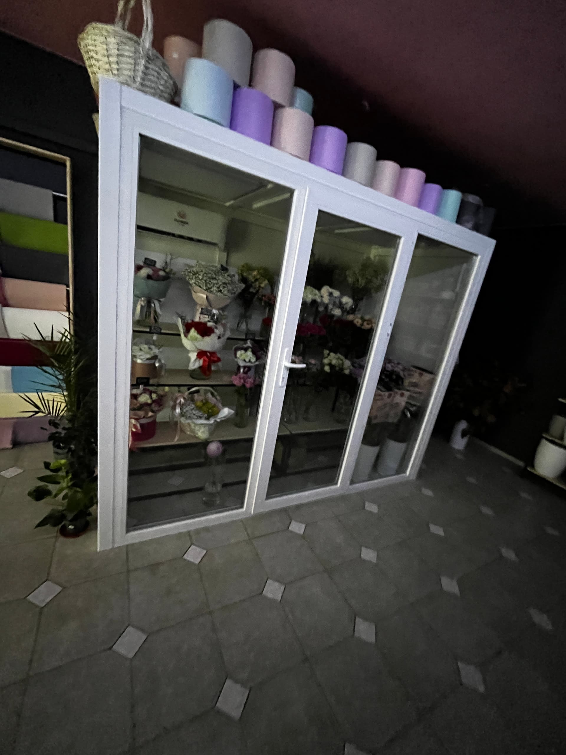 Острівний холодильник для квітів — мініатюра 3