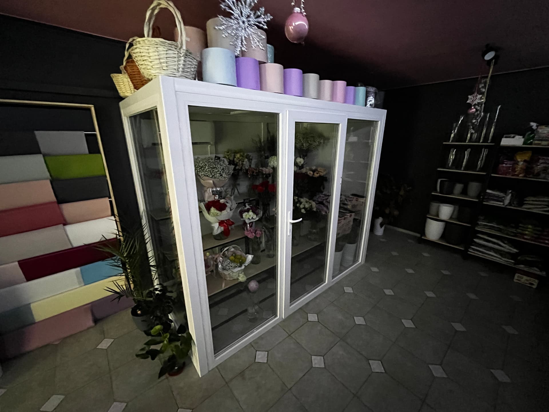 Острівний холодильник для квітів — мініатюра 2