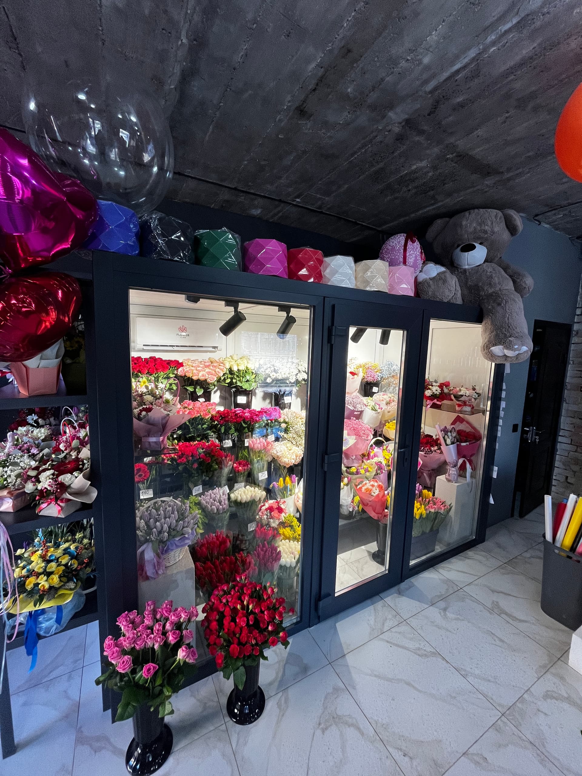 Вітрина-холодильник для квітів — мініатюра 2