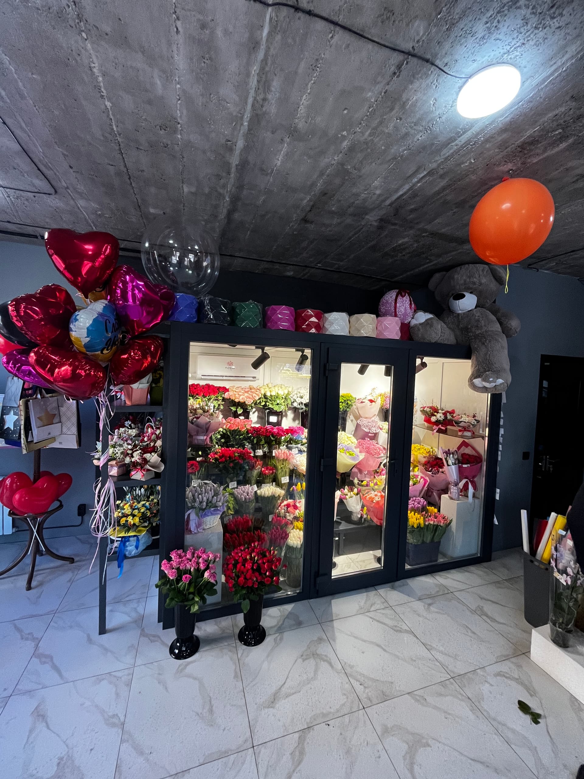 Вітрина-холодильник для квітів — мініатюра 4