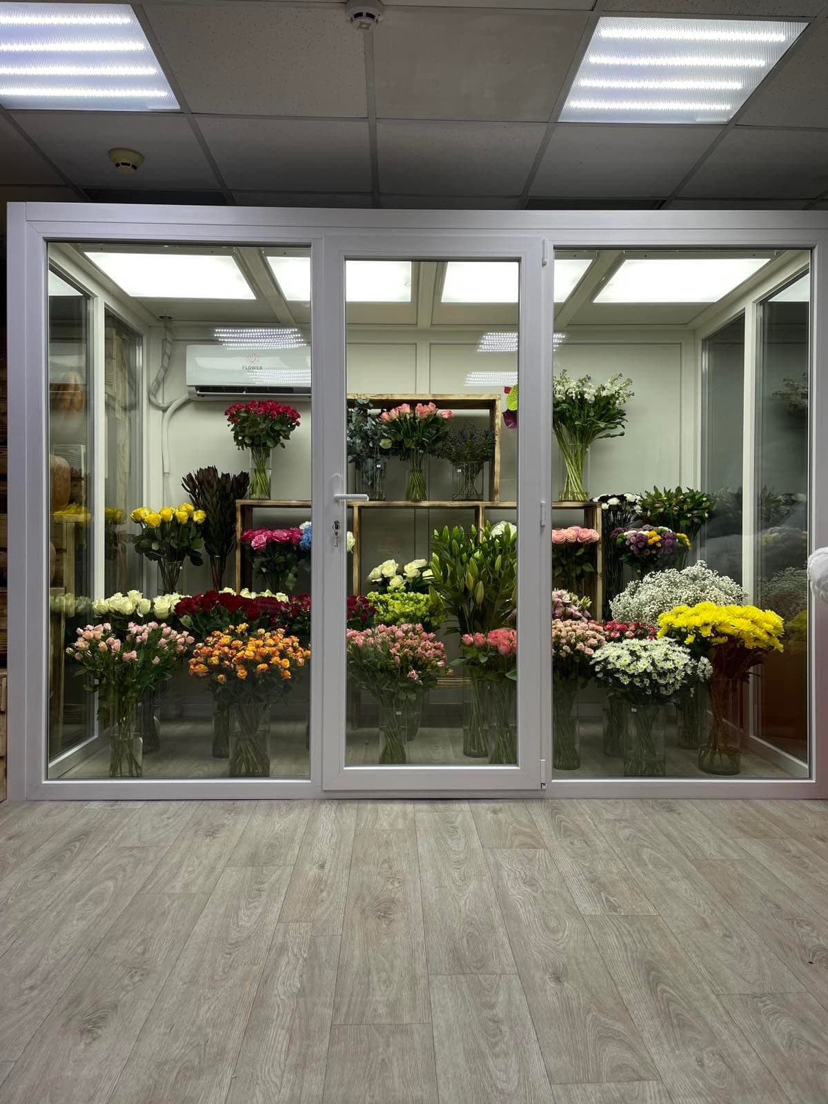 Холодильна камера для квітів — Квіти Чернівці, Чернівці — фото 1