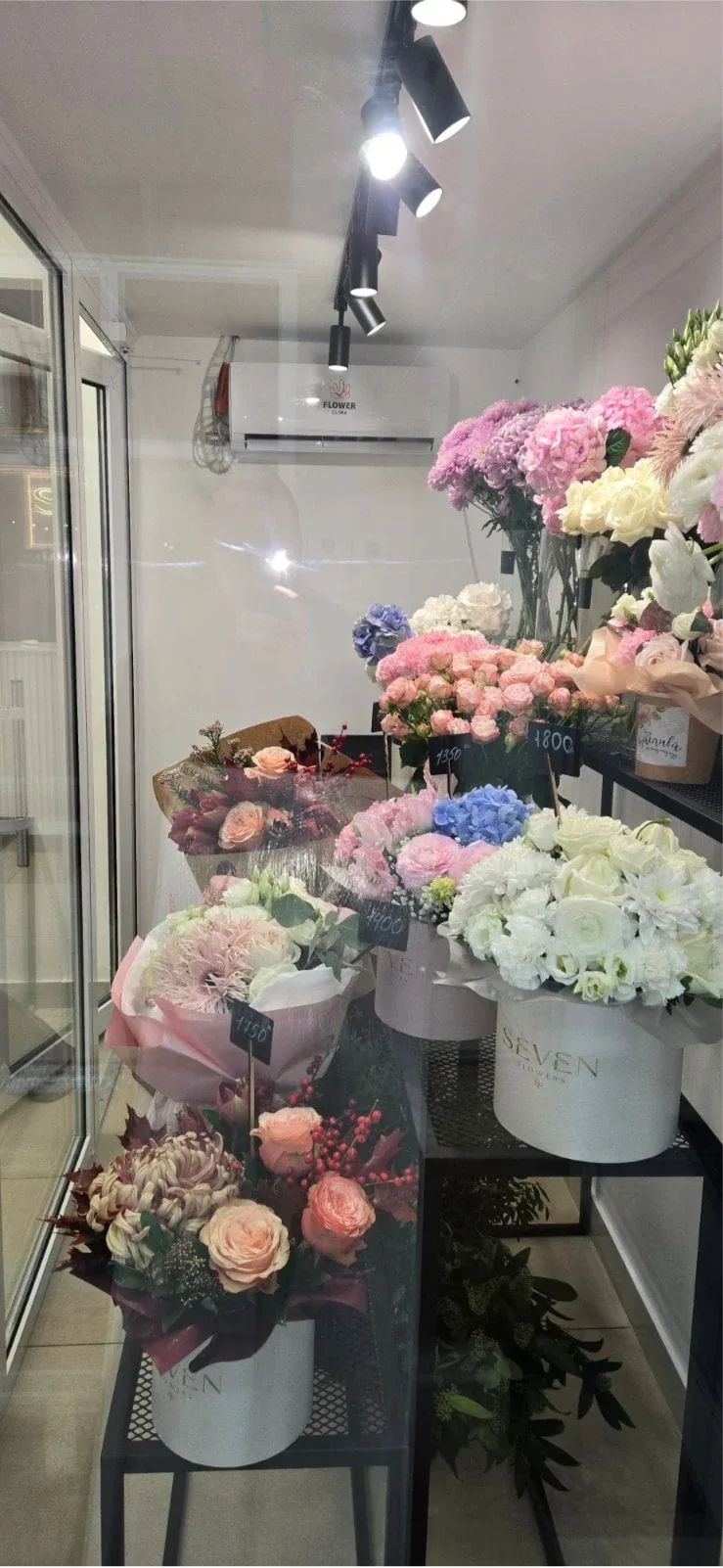 Холодильна камера для квітів — Квіти ТЦ Ультрамаркет, Київ — фото 1